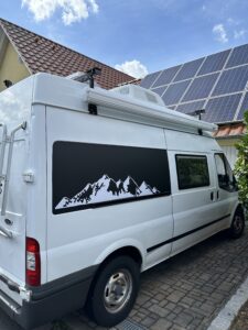 Mehr über den Artikel erfahren Upgrade an unserem Camper – Fiamma F45S am Ford Transit Camper mit Standard-Halterung am Dachträger